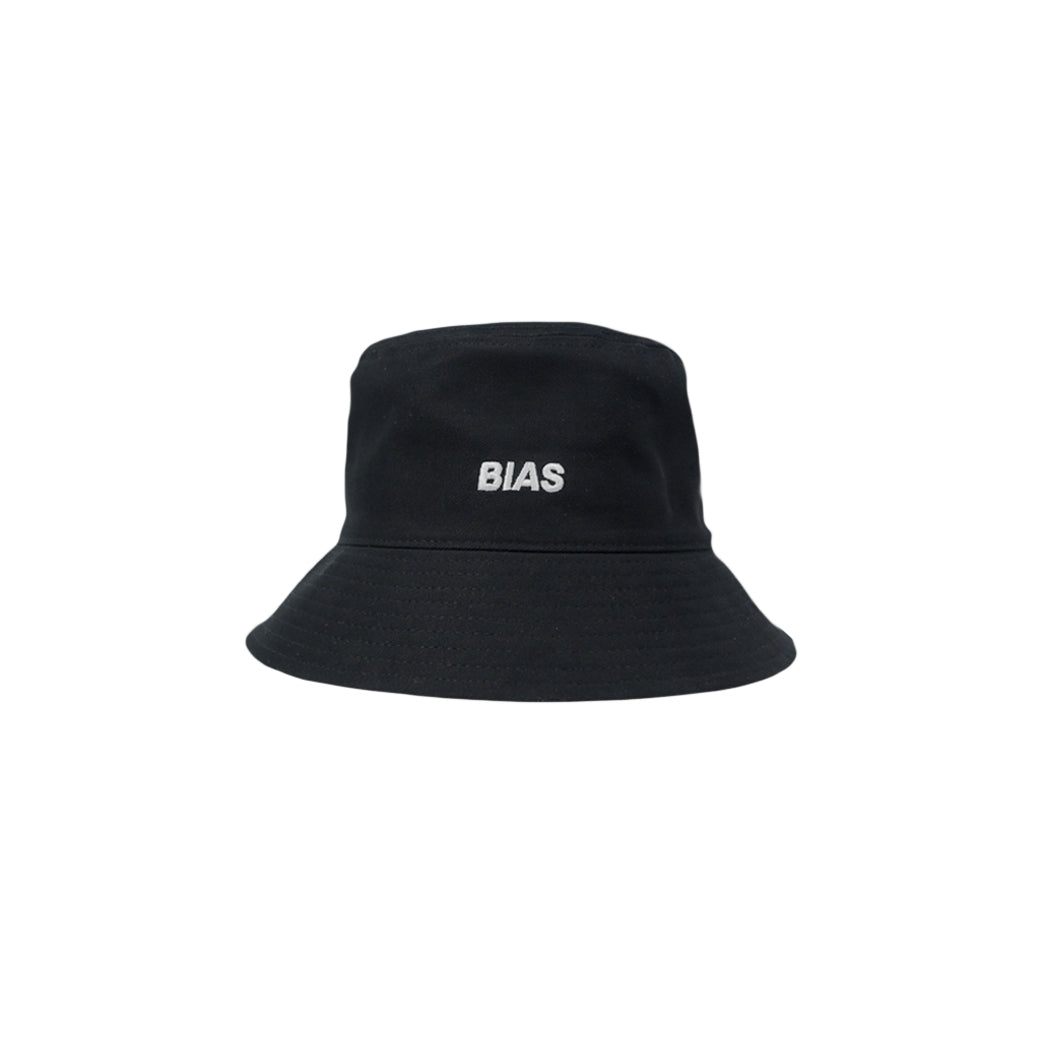 BIAS BUCKET HAT